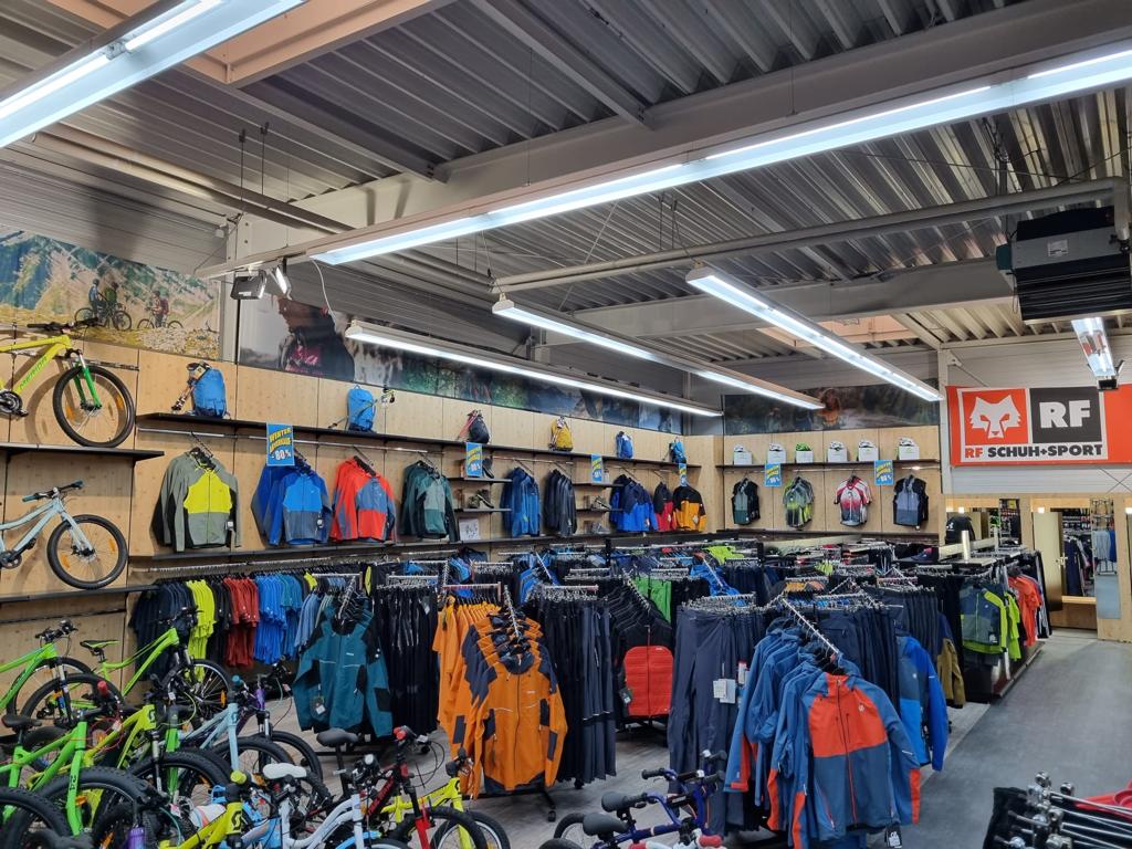 RF Sport Bekleidungsabteilung